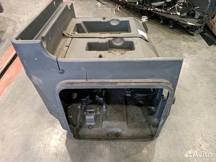 Ящик инструментальный правый Man Tgx