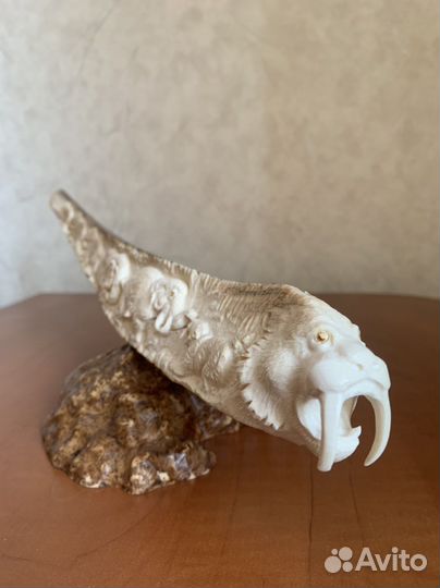 Сувенир ручной работы из бивня мамонта