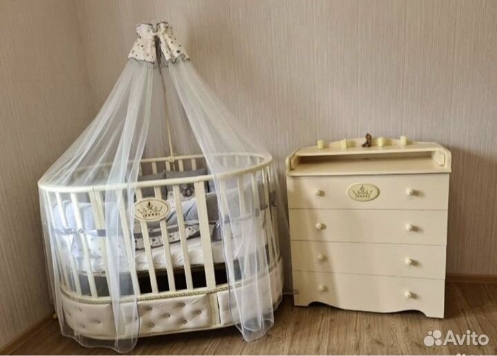 Кровать с маятником