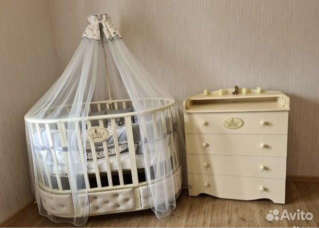 Кровать с маятником