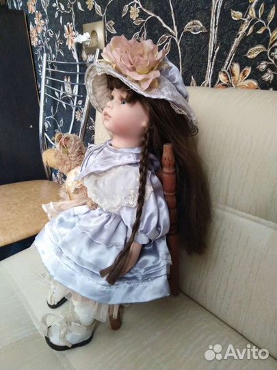 Кукла форфоровая