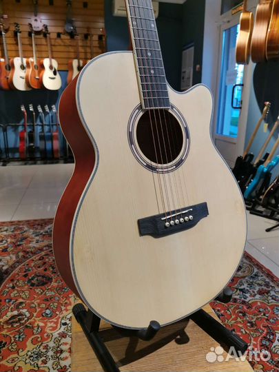 Акустическая гитара Новая