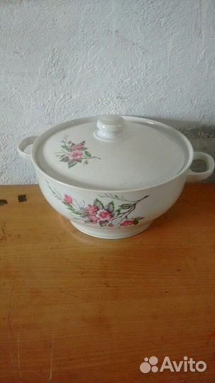 Фарфоровый новый столовый сервиз. Хайта