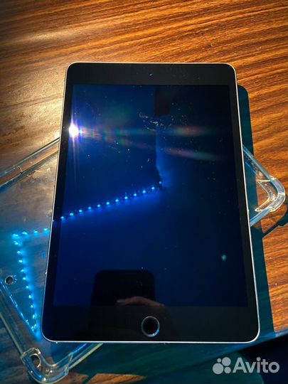 Планшет iPad мини 4