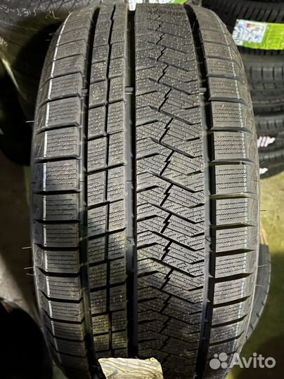 Triangle PL02 255/45 R18