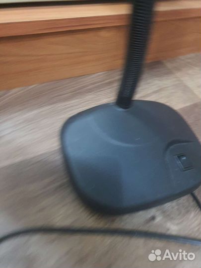 Лампа настольная с лупой