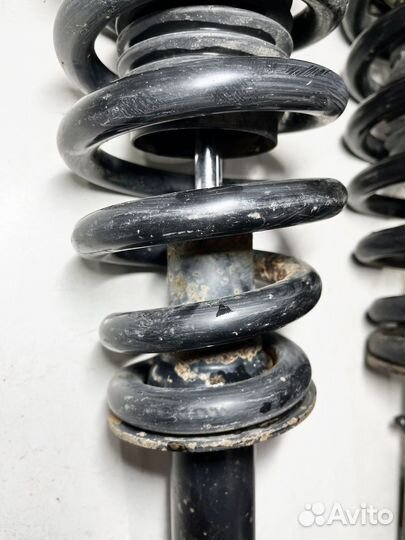 Стойка передняя Mitsubishi L200 2.5 дизель кв