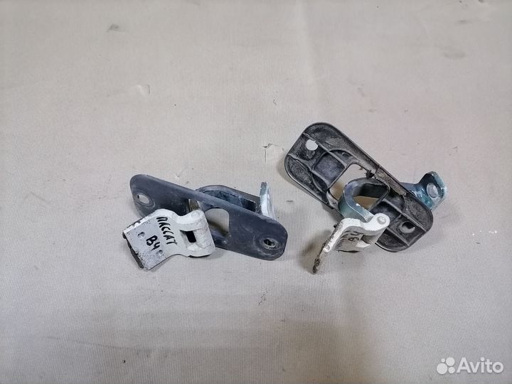 Петли багажника VW Passat B4 1995 универсал