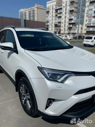 Toyota RAV4 2.2 AT, 2019, 100 000 км