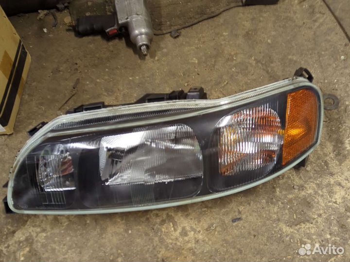 Новая передняя правая фара volvo v70 xc70 s60