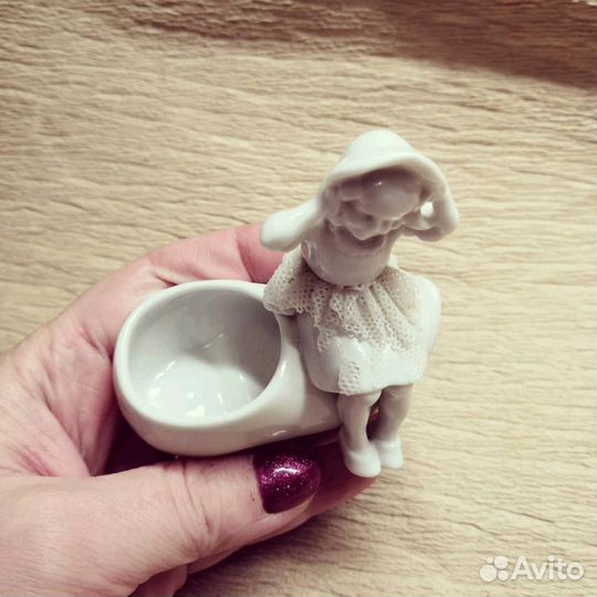 Фарфоровая мелочница вазочка игольница кукла девоч