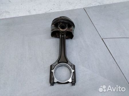 Поршень с шатуном 06K107065A