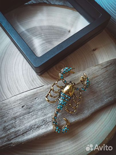 Брошь скорпион
