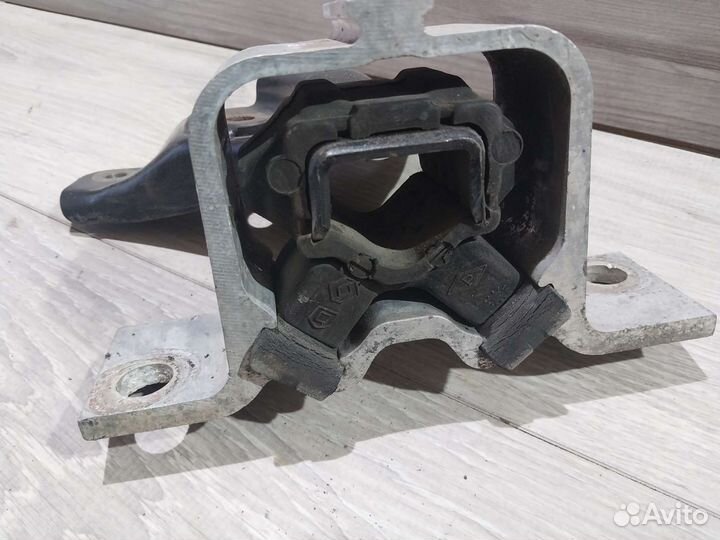 Опора двигателя Renault Logan 1 1.4 K7J