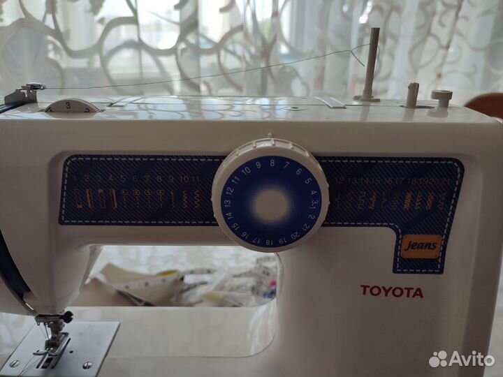 Швейная машина toyota super jeans