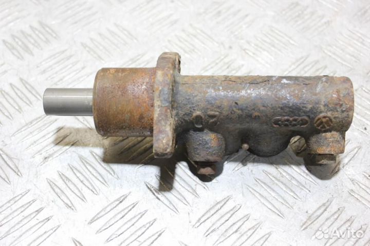 Цилиндр тормозов главный Volkswagen Golf 6