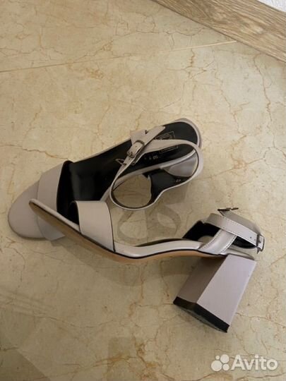Босоножки женские 39 размер