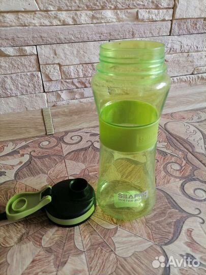 Спортивная бутылка для воды