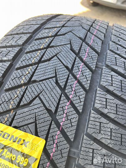 Sonix WinterXPro 999 275/40 R21 и 315/35 R21 88H