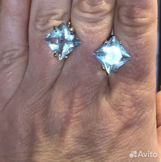 Золотые серьги с топазом