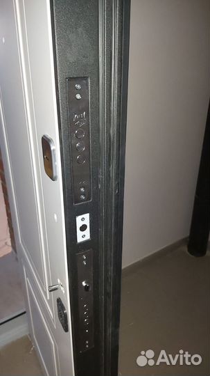 Новая входная металлическая дверь