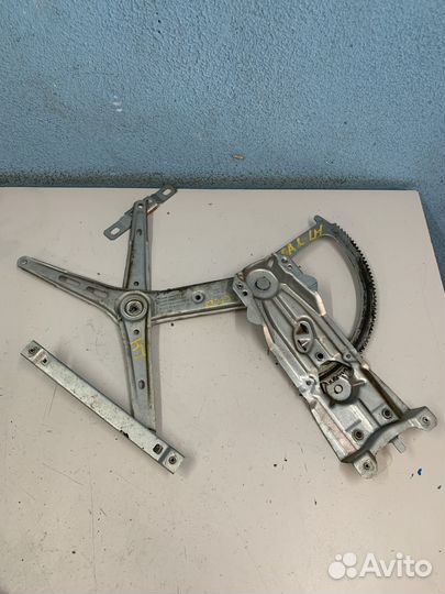 Astra H стеклоподъемник передний левый 13100417