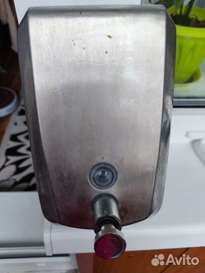 Дозатор для жидкого мыла