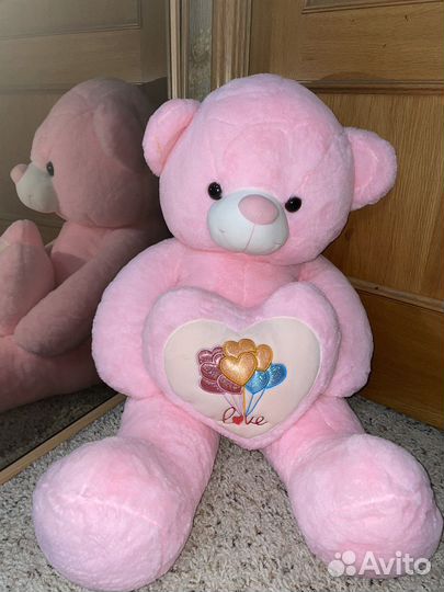 Большой плюшевый медведь