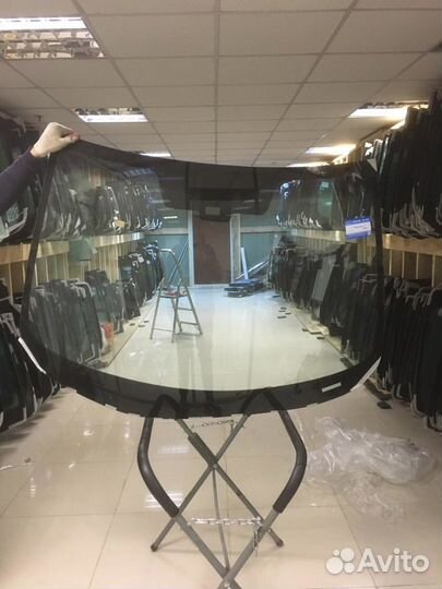 Лобовое стекло на Мазда 3