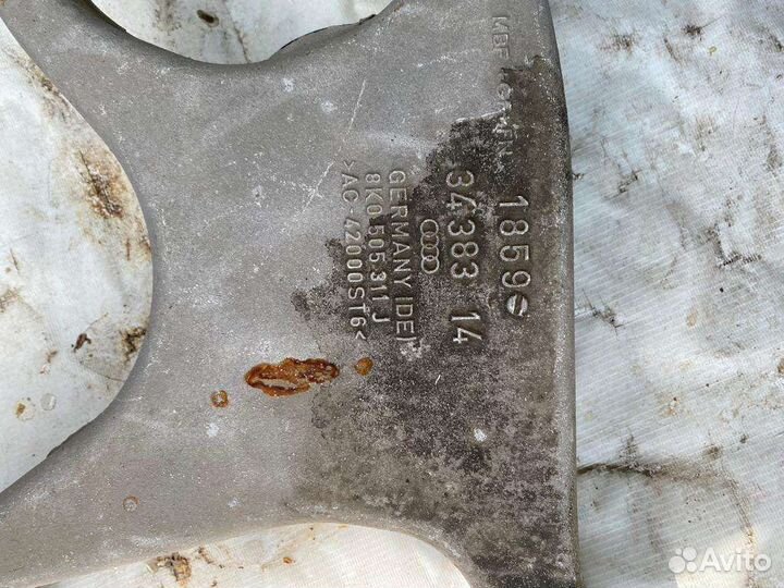 Рычаг задней подвески audi A4 2.0 B8