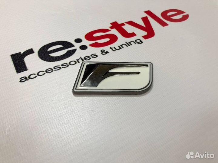 Эмблема Lexus F-Sport Короткая R152