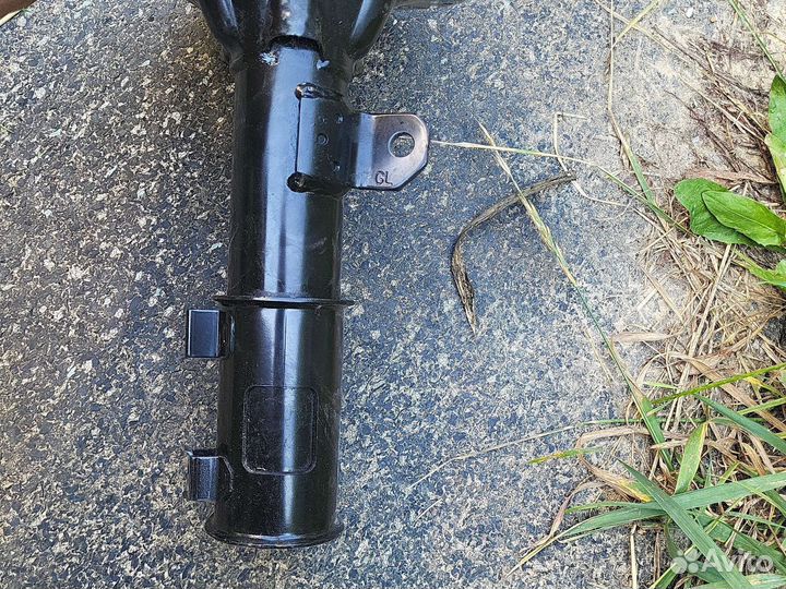 Стойка передняя левая новая Hyundai Coupe