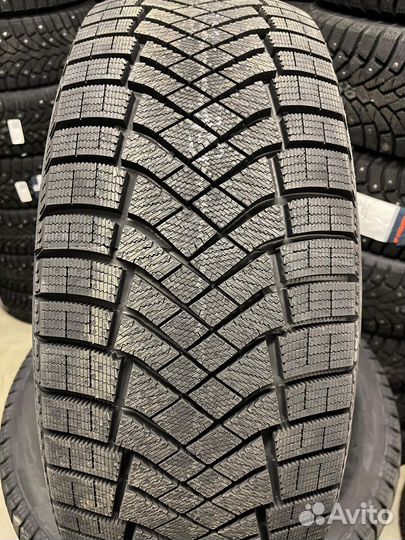 Pirelli Ice Zero FR 225/45 R19 96H