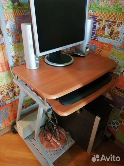Компьютерный стол