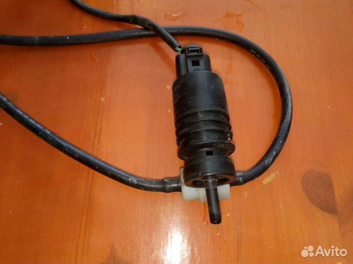 Моторчик на бачок стеклоочистителя mitsubishi colt