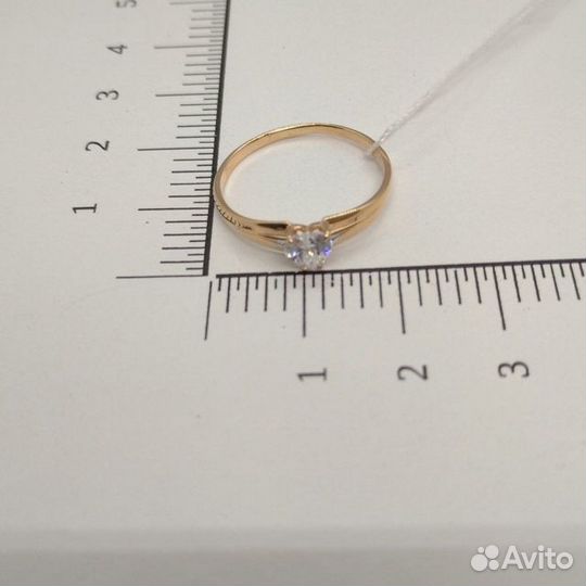 Золотое кольцо с камнем 18,5р