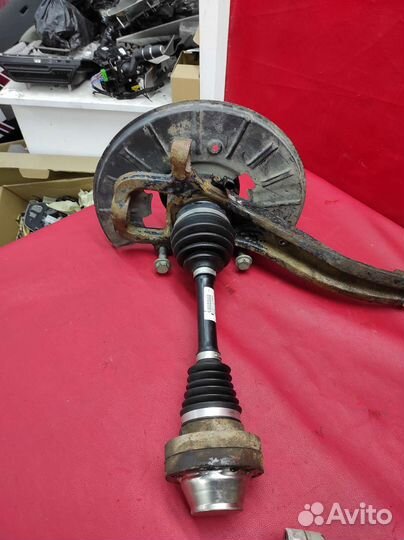 Кулак передний Volkswagen Touareg NF (в сборе )