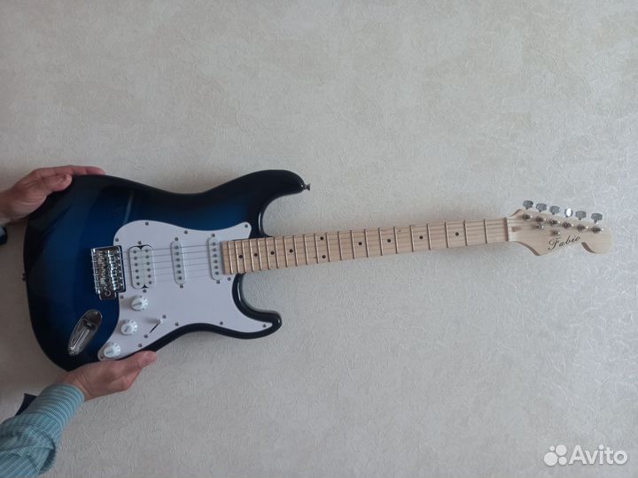 Электрогитара Fabio Stratocaster + Комбоусилитель