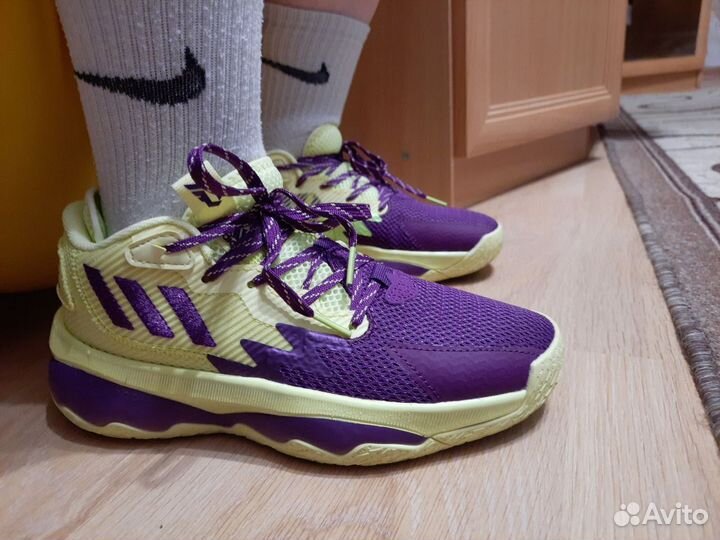 Кроссовки adidas баскетбол