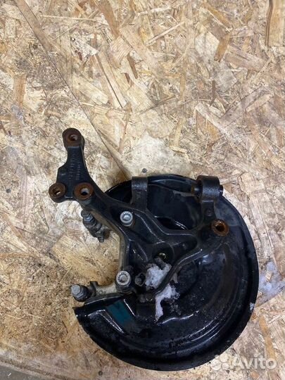 Кулак задний правый Volkswagen Jetta 6 2017