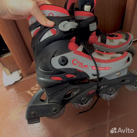 Роликовые коньки