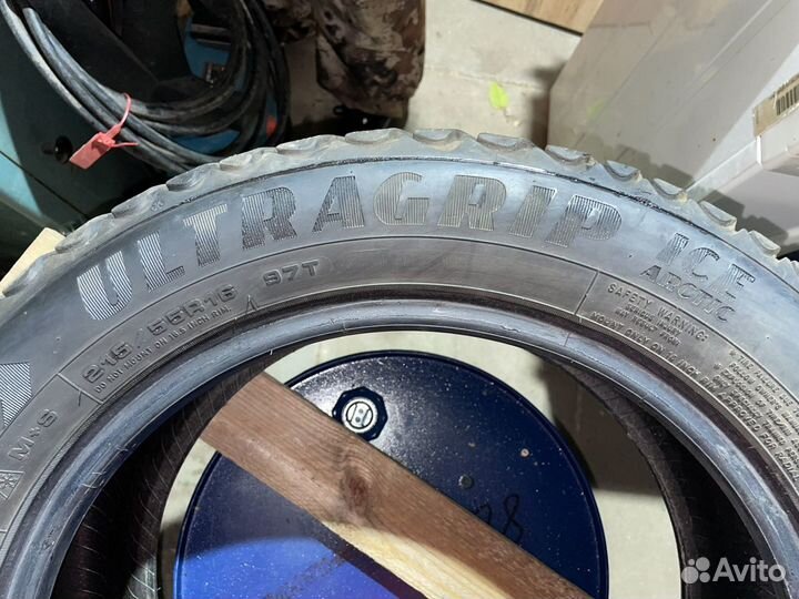 Goodyear Ultragrip Ice Arctic 215/55 R16