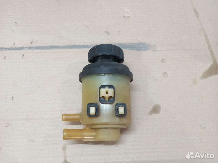 Бачок гур Hyundai Solaris 1