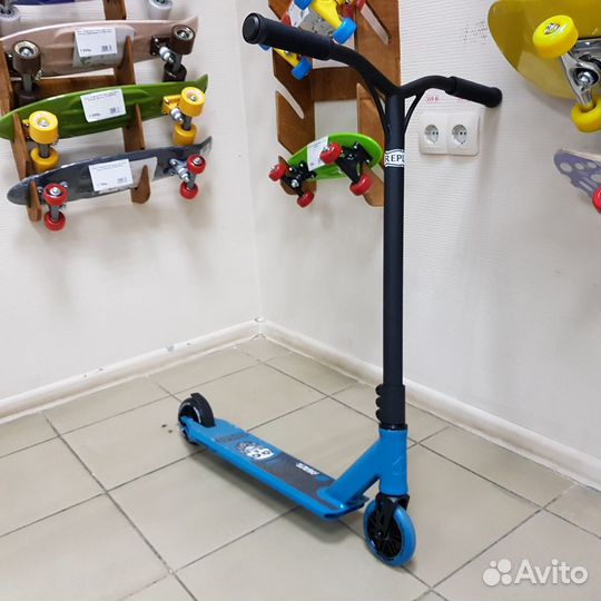 Экстравагантный трюковой самокат