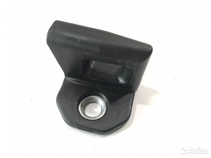 Скоба замка двери Mercedes C W203