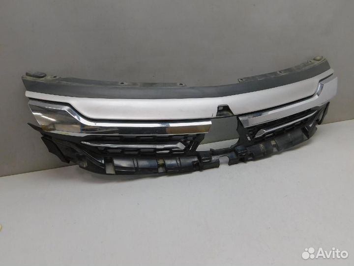 Решетка радиатора Mitsubishi Pajero Sport