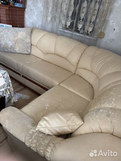 Кожаный угловой диван бу