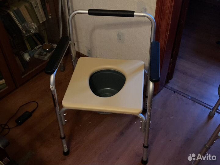 Санитарное кресло туалет