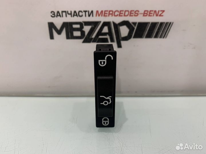 Кнопка блокировки багажника Mercedes W222 S 222