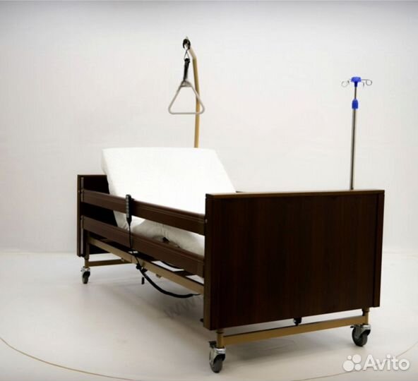 Медицинская кровать для ухода за больными